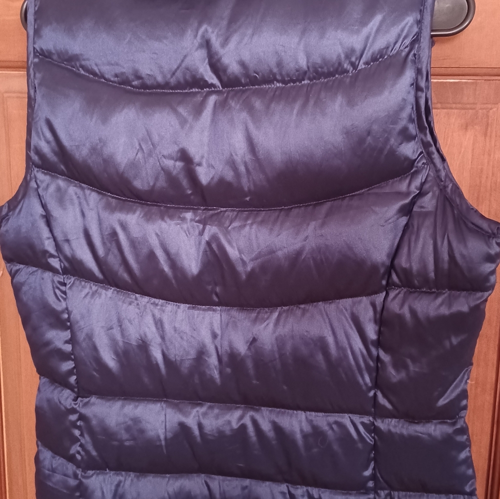 NAVY BLUE LIZ CLAIBORNE SPORT LIGHT PUFFER VEST SIZE M. P2P 19" L 23" - Picture 2 of 4